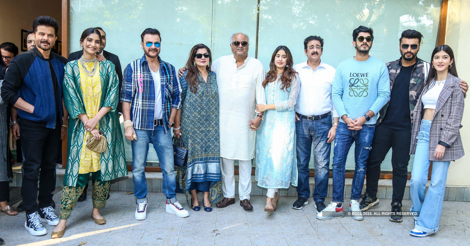 Kapoor family comes together to unveil chowk named after Surinder Kapoor
