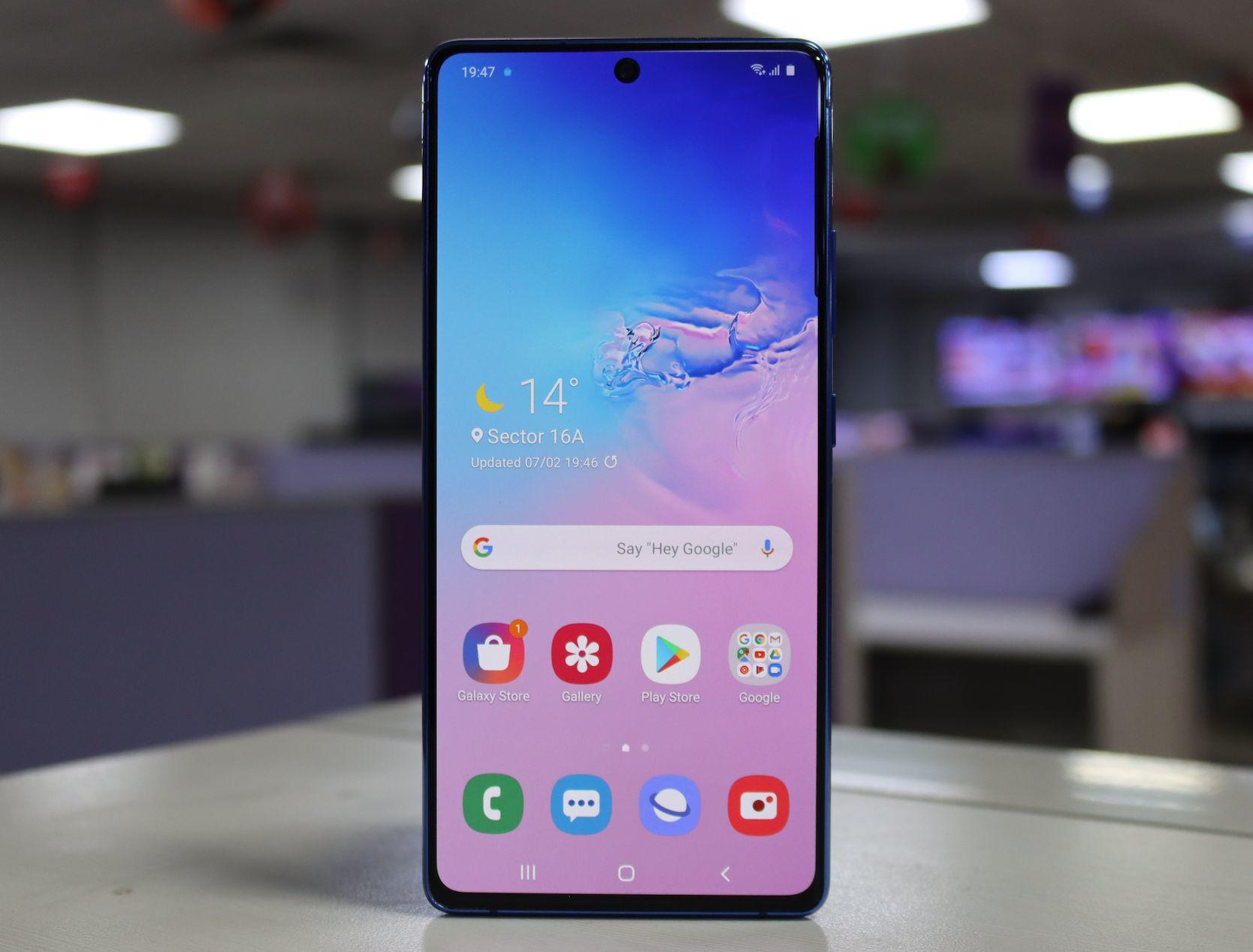 Samsung Galaxy S10 Lite comes with one of the best displays in the price range of under Rs 40,000