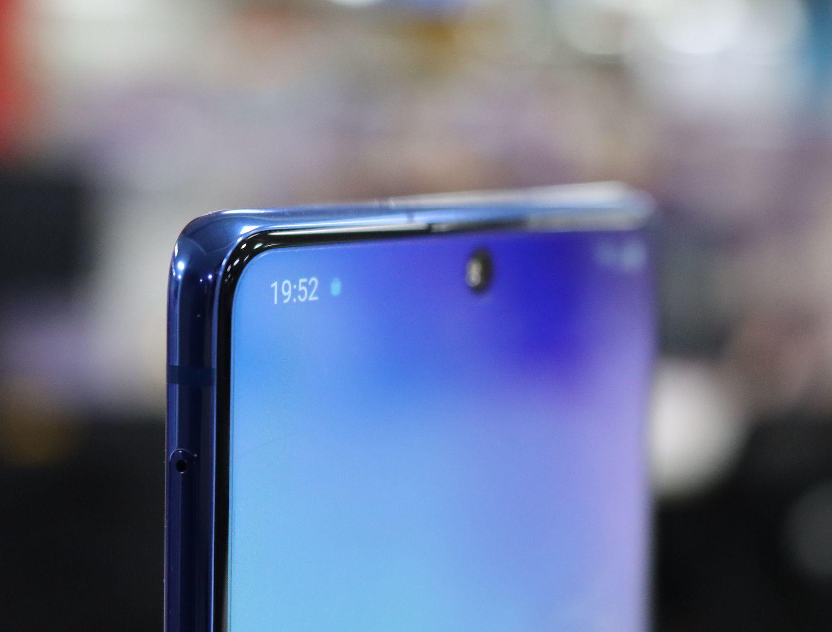 Samsung Galaxy S10 Lite  is a smooth performer with minimal lags and heating issues
