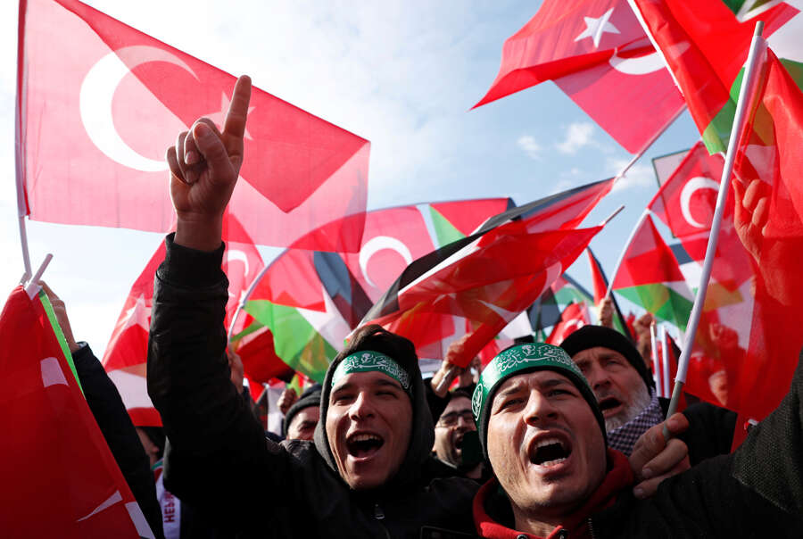 Turkey: Thousands hold protest against Donald Trump's Middle East plan