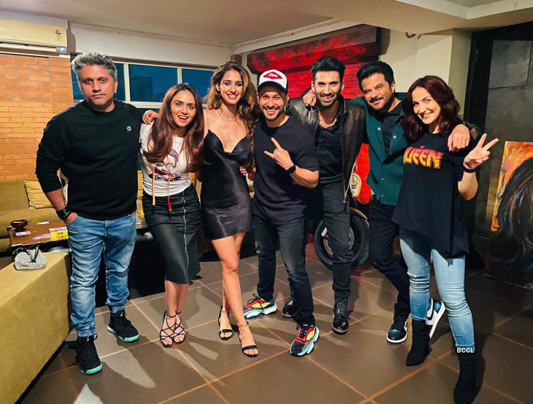 Disha Patani turns heads in a short black dress at Kunal Kemmu&rsquo;s dinner party