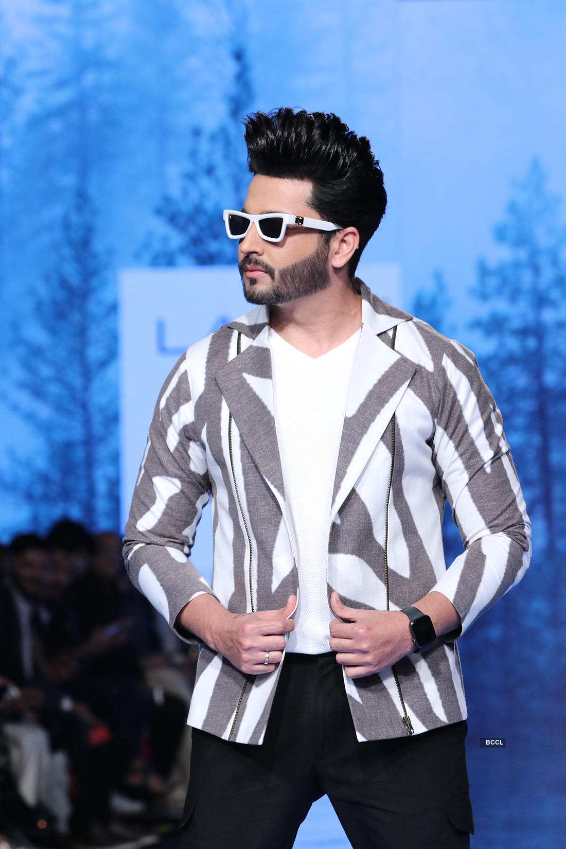 Label Pearl and Hariom dazzles at the Fashion Week, see pictures