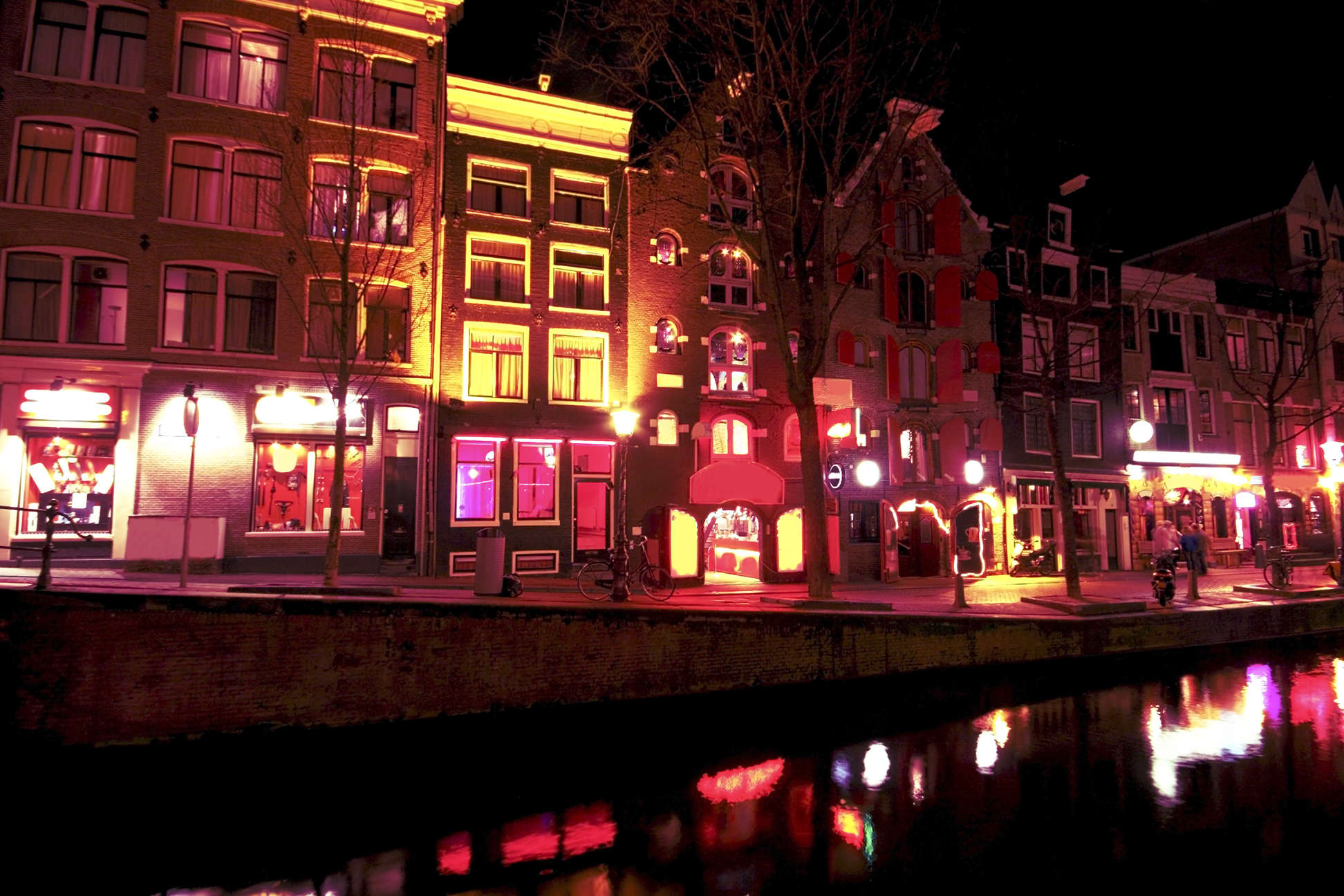 No more red light district tours in Amsterdam from April this year.