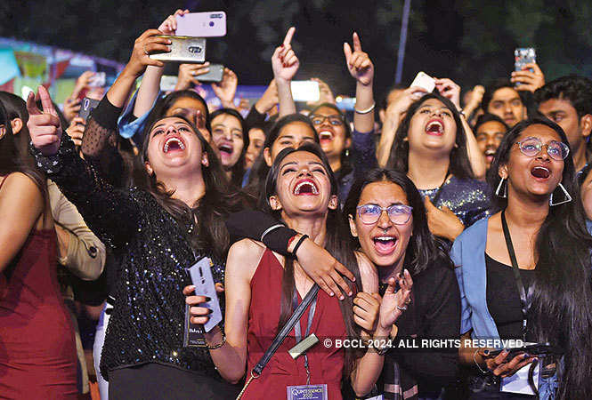 Lady Irwin College girls party with Mohit Chauhan | Events Movie News -  Times of India