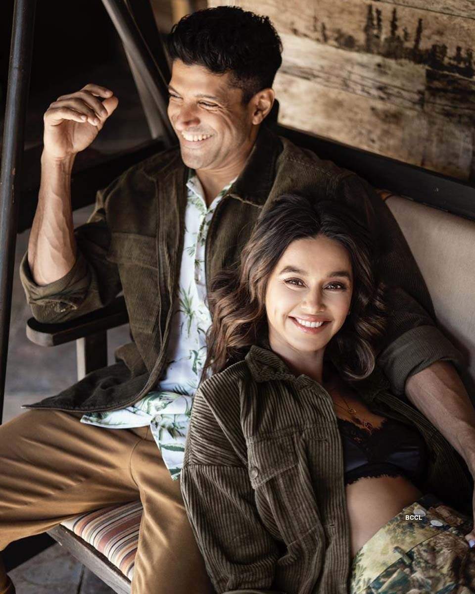 This new picture of Farhan Akhtar and Shibani Dandekar is all things love!