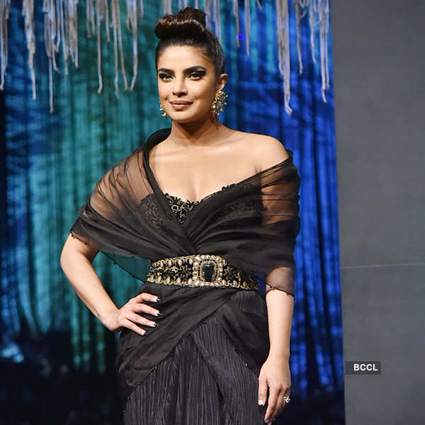 These pictures of Priyanka Chopra in chic black ensemble set the hearts racing