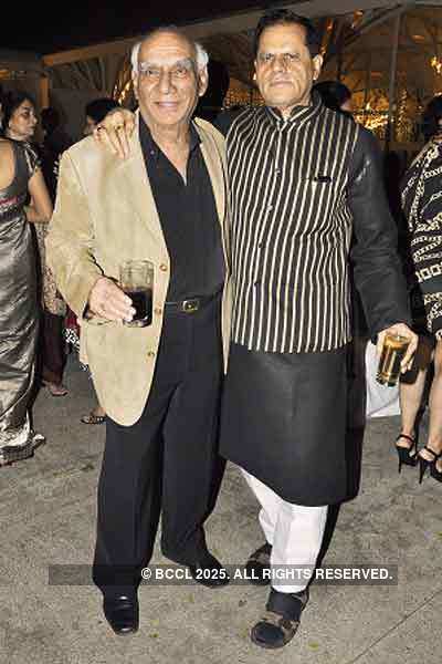 Kiran & Ramesh Sippy's 20th wedding anniv.