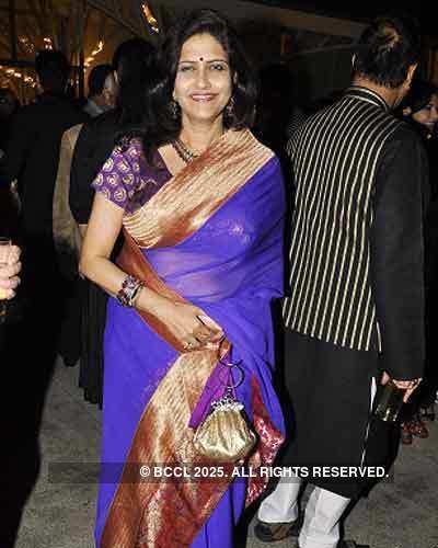 Kiran & Ramesh Sippy's 20th wedding anniv.