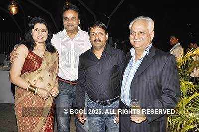 Kiran & Ramesh Sippy's 20th wedding anniv.