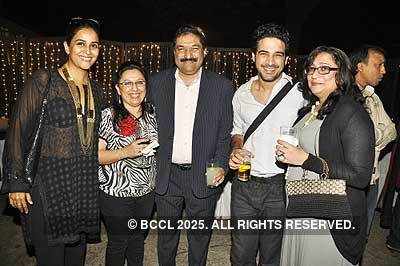 Kiran & Ramesh Sippy's 20th wedding anniv.