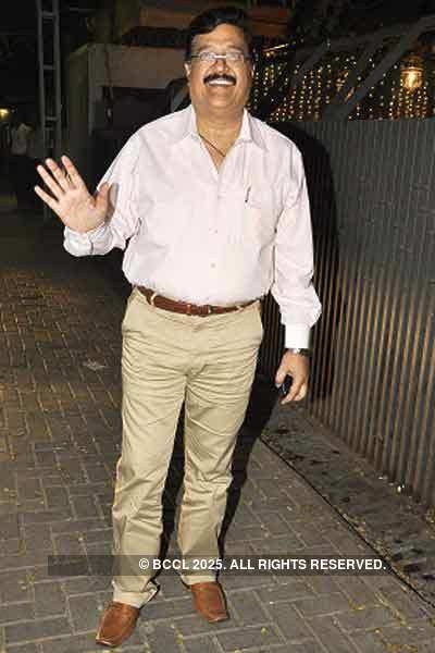 Kiran & Ramesh Sippy's 20th wedding anniv.