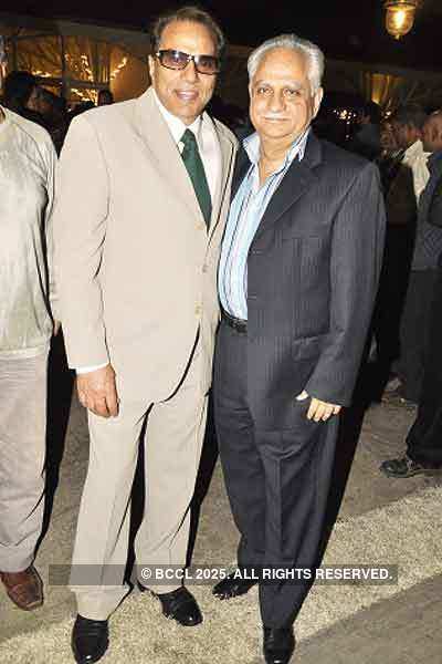 Kiran & Ramesh Sippy's 20th wedding anniv.