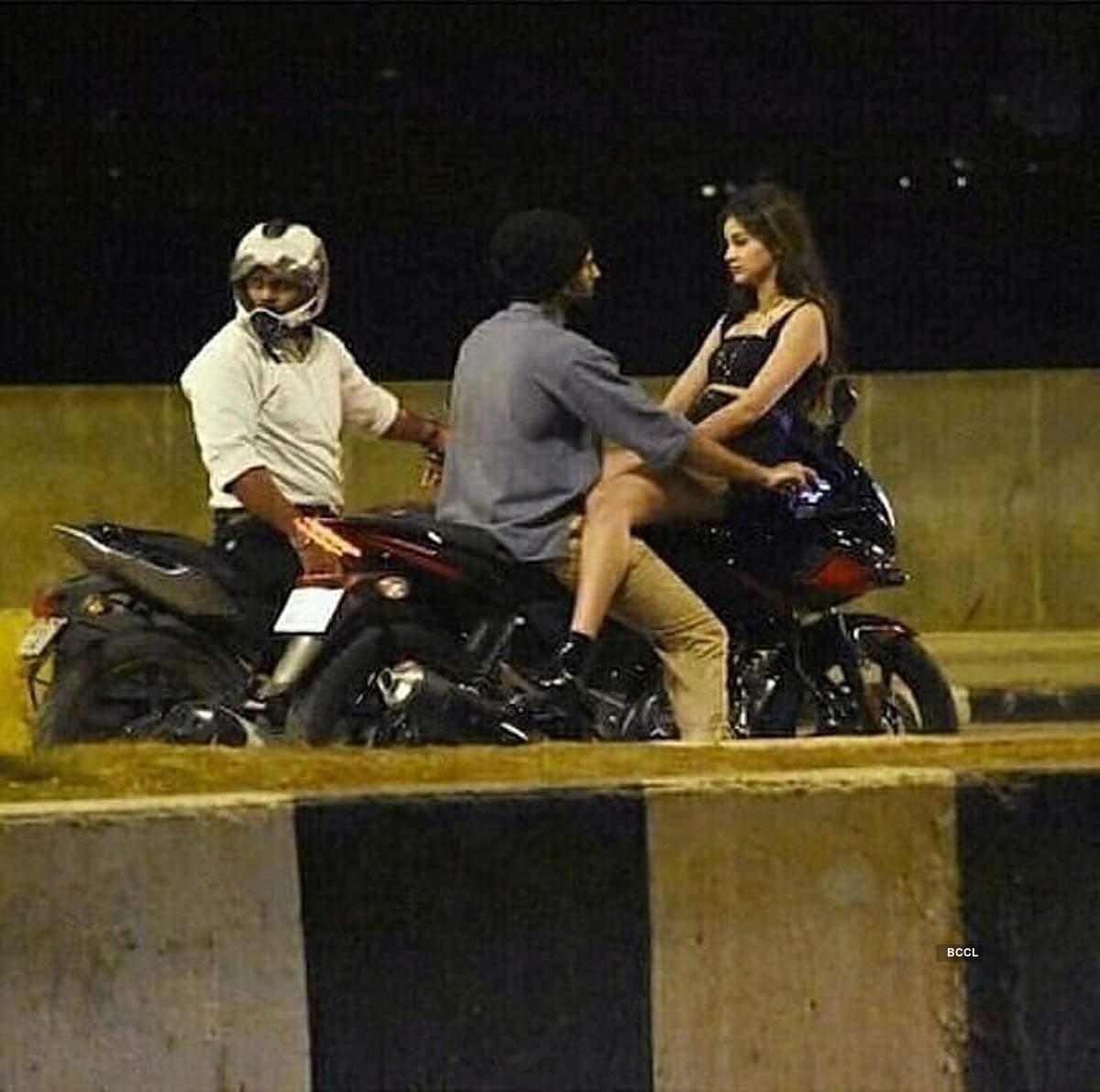 Viral pictures of Ananya Panday and Vijay Deverakonda taking a bike ride in Mumbai