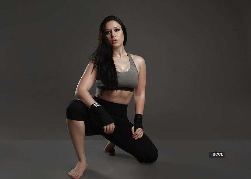 Tiger Shroff&rsquo;s sister Krishna shares a sweet kiss with her boyfriend Eban Hyams 