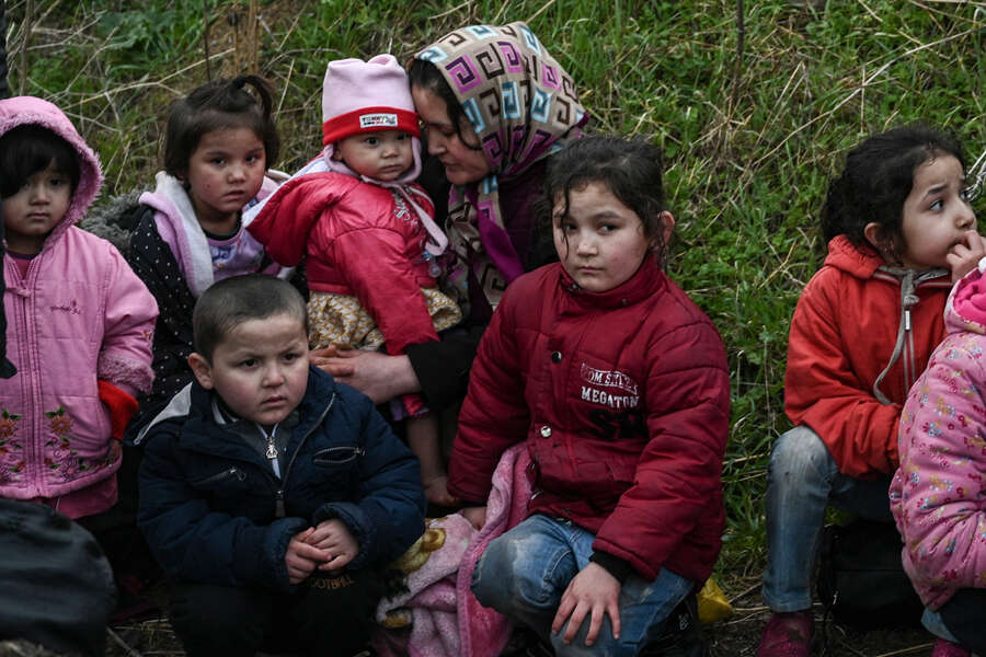 In pics: Thousands of migrants rush to cross Greek-Turkish border