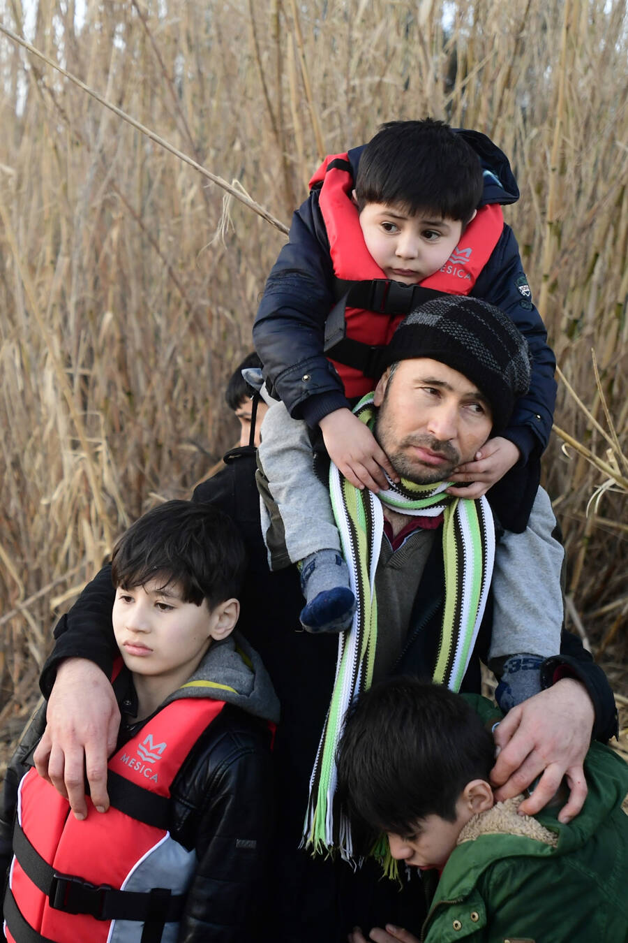 In pics: Thousands of migrants rush to cross Greek-Turkish border