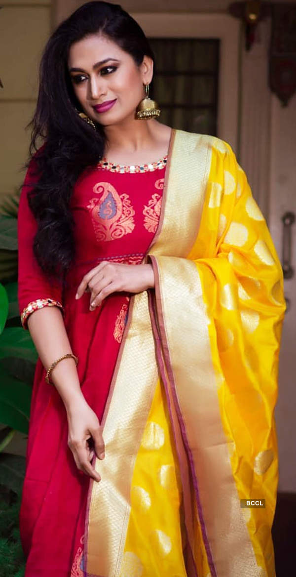 Actress Shwetha Srivatsav turns heads in her ethnic avatar
