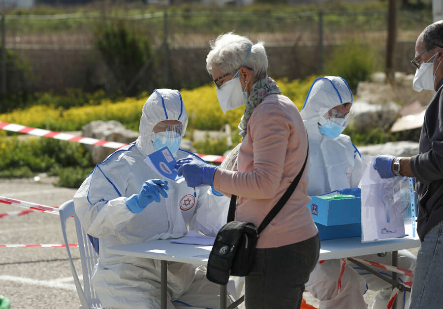 These pictures show how Israelis vote amid coronavirus fears