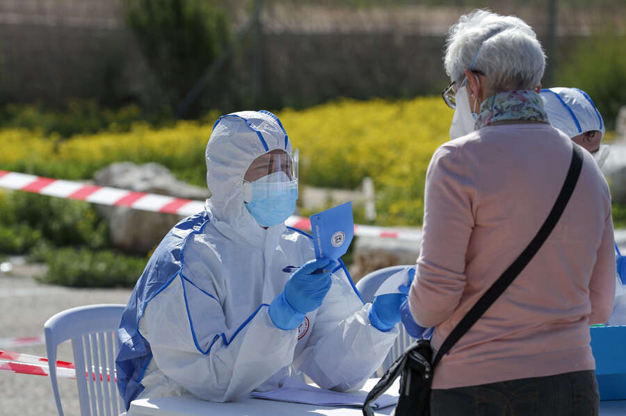 These pictures show how Israelis vote amid coronavirus fears