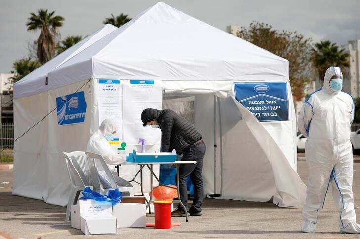 These pictures show how Israelis vote amid coronavirus fears