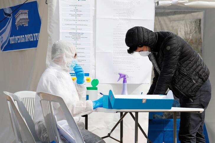 These pictures show how Israelis vote amid coronavirus fears
