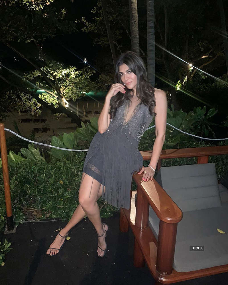 Glamorous pictures of cricket presenter Archana Vijaya you just can't give a miss