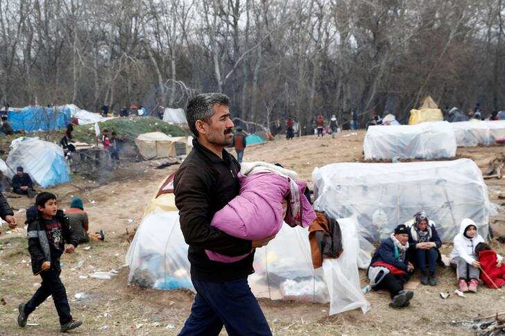 In pics: Greece blocks migrants at Turkish border 