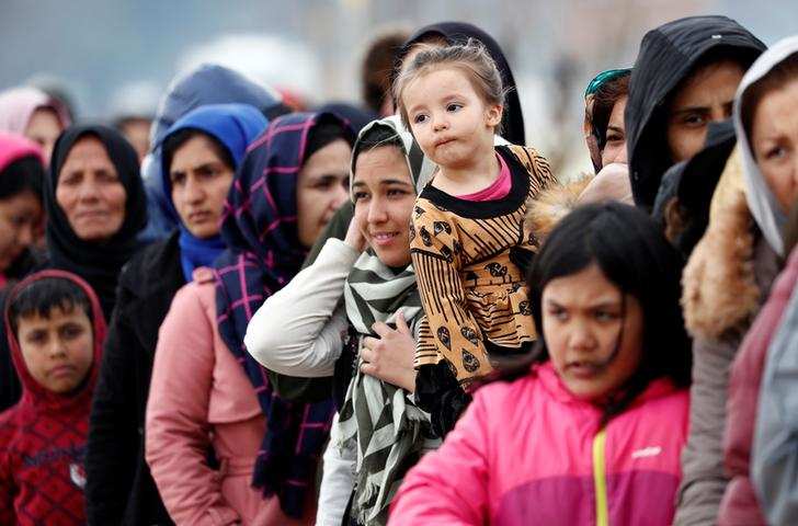 In pics: Greece blocks migrants at Turkish border