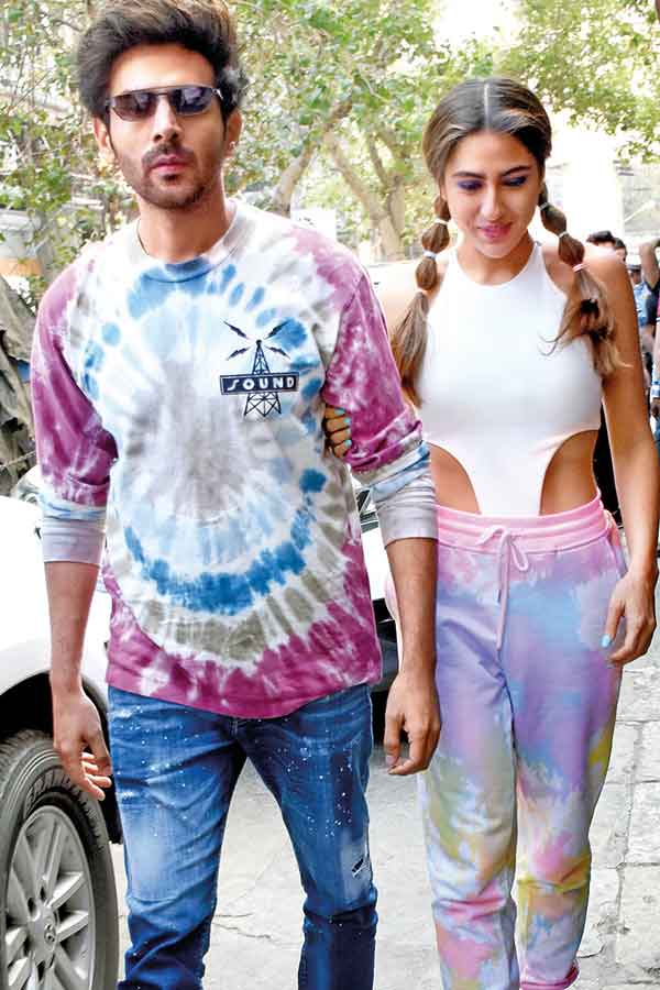 From Alia Bhatt to Kiara Advani: Here's how you can wear tie-dye for summer  - Times of India