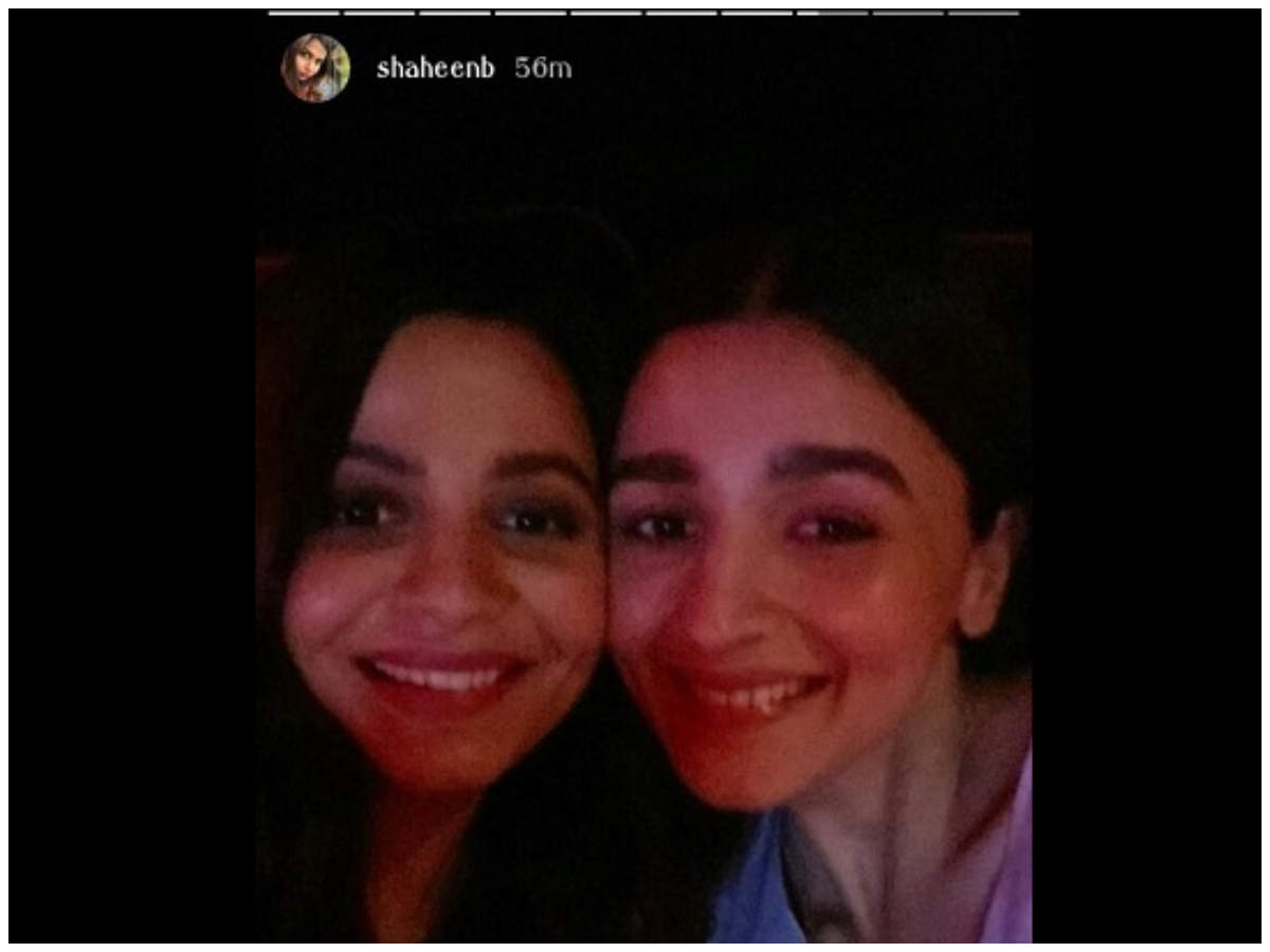 Sister goals! Alia Bhatt and Shaheen Bhatt pose for a happy selfie ...
