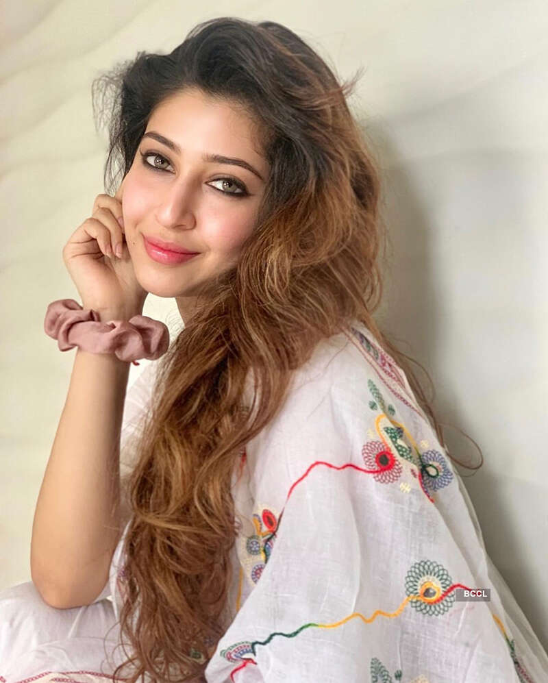 <BR> is turning heads with her bewitching pictures <BR> is turning heads with her bewitching pictures