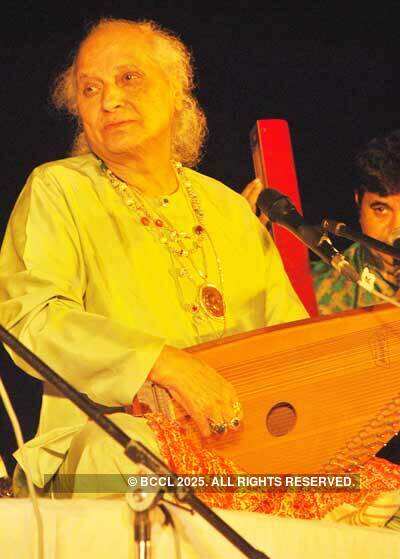 Pt. Jasraj performs
