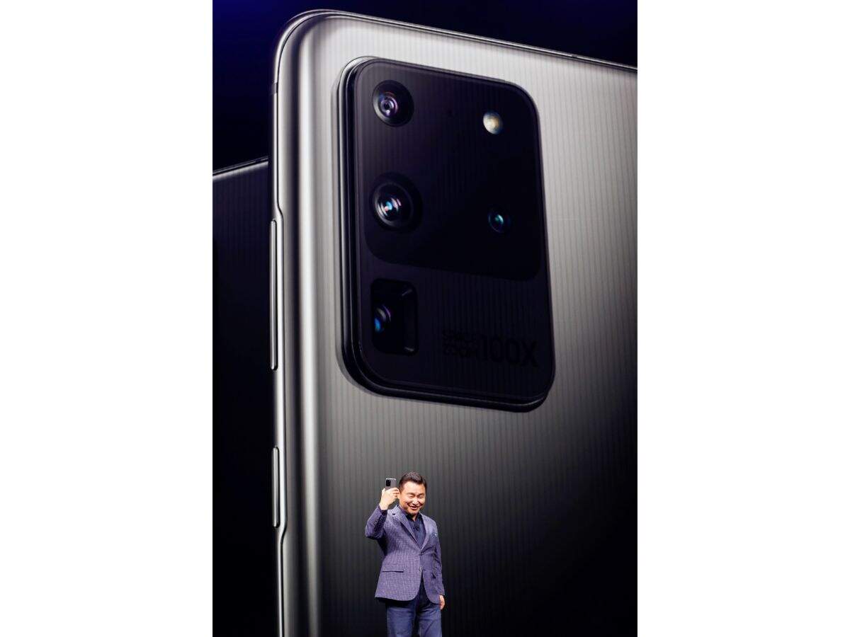 Price: At Rs 92,999, Samsung Galaxy S20 Ultra is available at a lower price