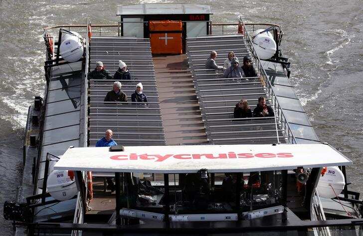 UK shuts down social life amid coronavirus