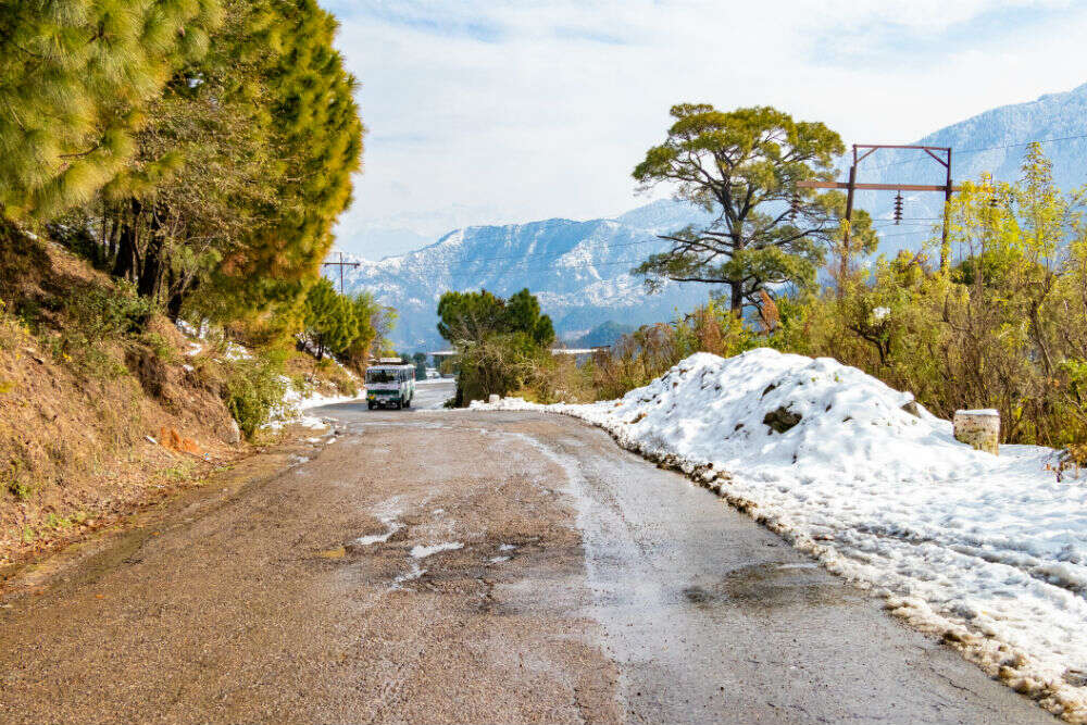 Himachal Pradesh bans entry of non-sanitised vehicles from other states Himachal Pradesh bans entry of non-sanitised vehicles from other states