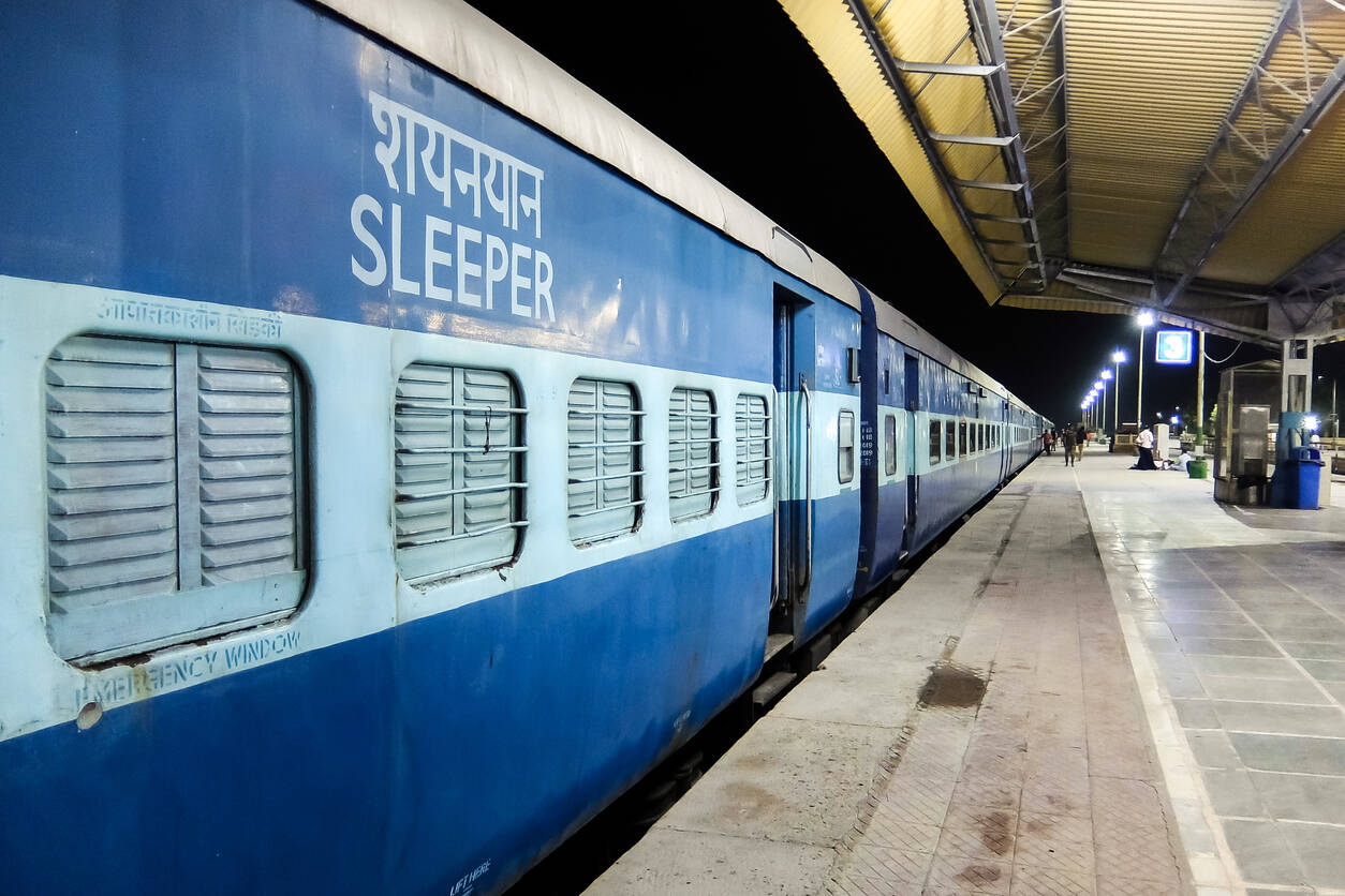 Indian Railways cancels all passenger trains until March 31; Delhi Metro provides new rules Indian Railways cancels all passenger trains until March 31; Delhi Metro provides new rules