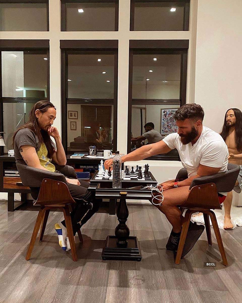These pictures of poker player Dan Bilzerian show that COVID-19 has not affected his lifestyle