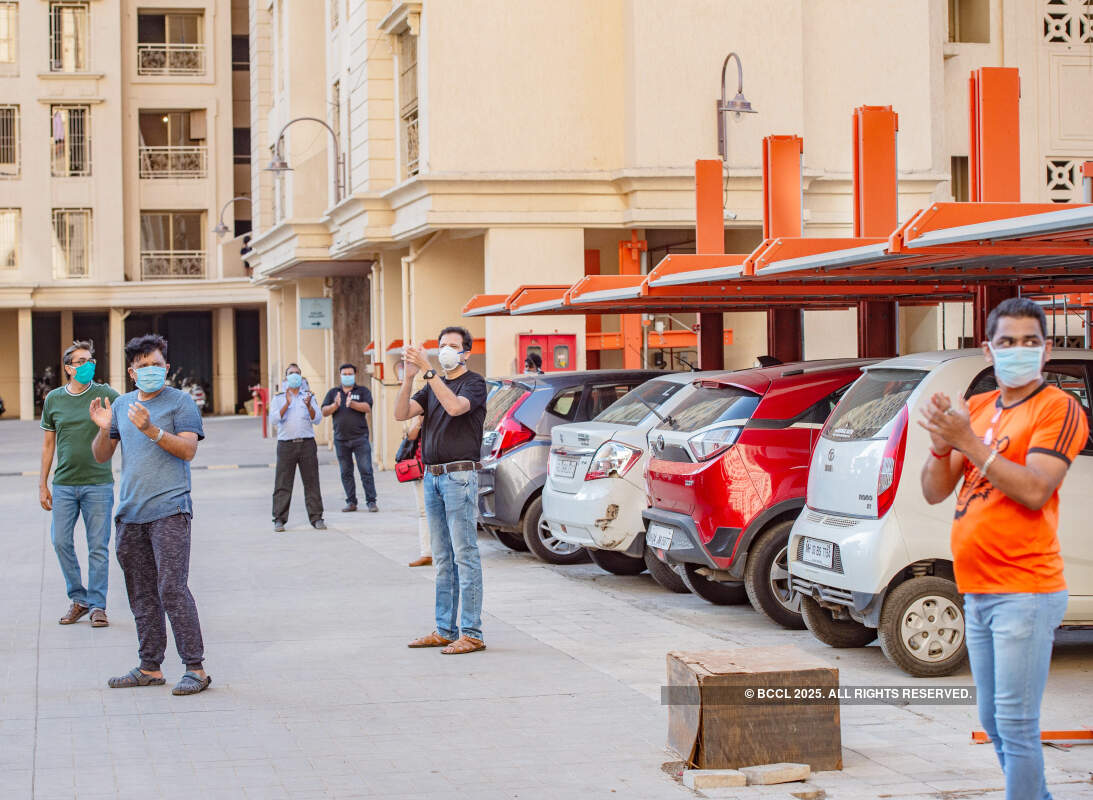 Mumbaikars ring bells and clap to express gratitude to fighters of COVID-19
