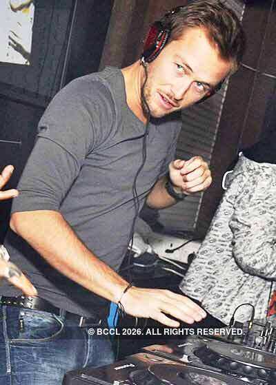 F Bar & Lounge's anniv bash 