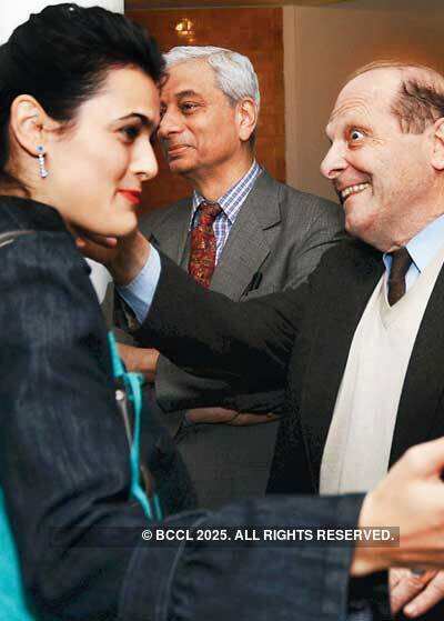 Yuriko's solo art show 