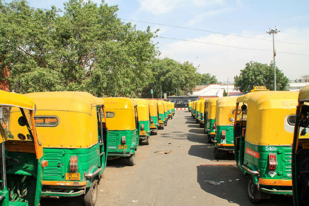 Auto drivers in Bengaluru turn into delivery boys amid COVID-19 shutdown Auto drivers in Bengaluru turn into delivery boys amid COVID-19 shutdown