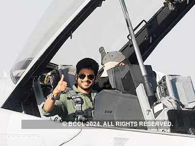 Shahid flies F-16 fighter