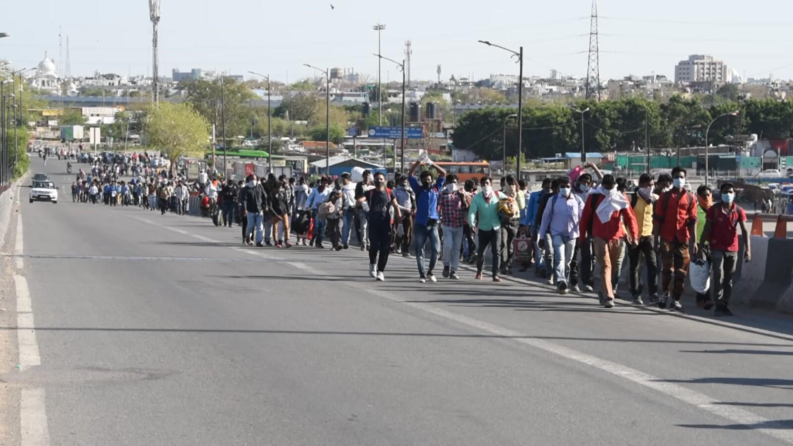 Covid-19 in India: Thousands of migrant workers walk home during 21-day ...