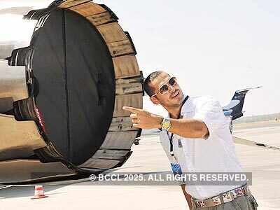 Dino, Gul @ Aero India