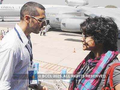 Dino, Gul @ Aero India