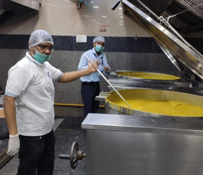 IRCTC kitchens dishing out meals for thousands of people during lockdown IRCTC kitchens dishing out meals for thousands of people during lockdown