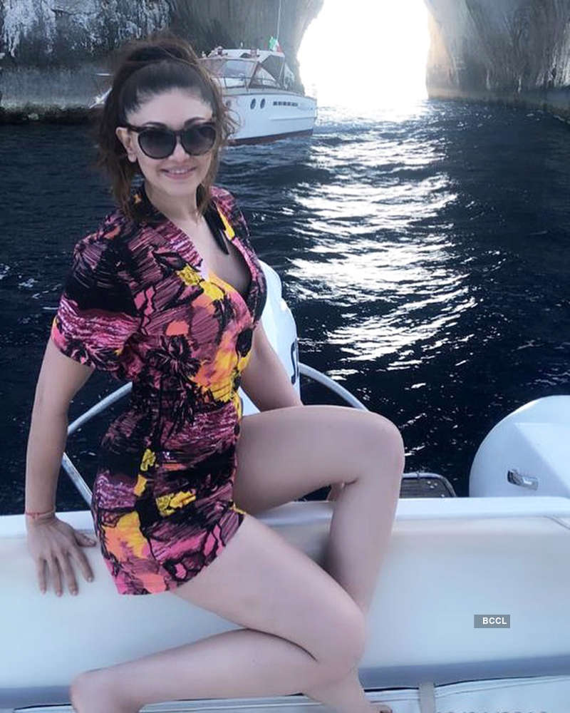 These captivating pictures of Shefali Jariwala in stylish beachwear will make your hearts skip a beat