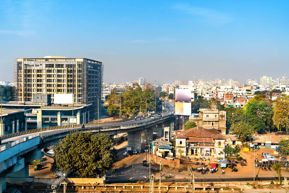 COVID-19: Vadodara police installs hydrogen balloons to monitor lockdown violators