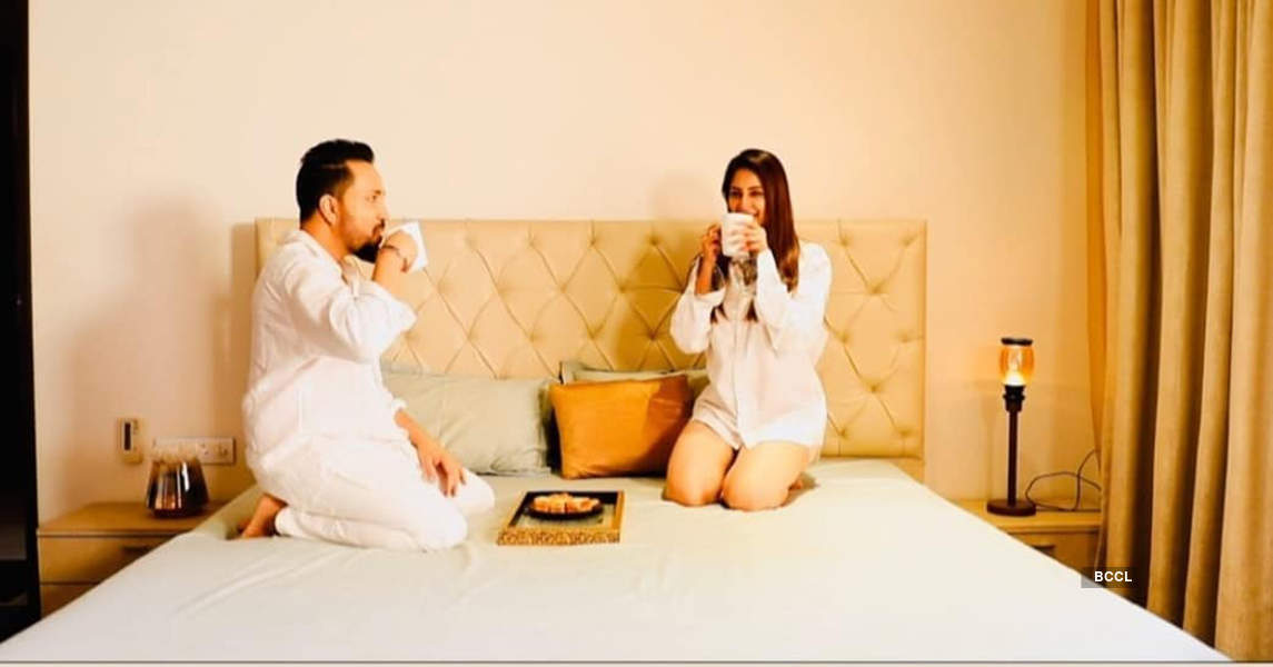 Romantic pictures of Mika Singh & Chahatt Khanna spark dating rumours