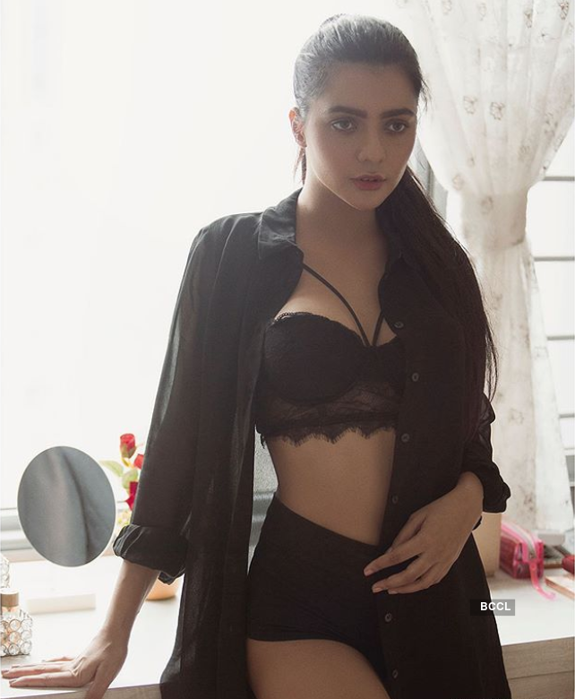 These captivating photoshoots of Ruhi Singh you surely can’t give a miss!